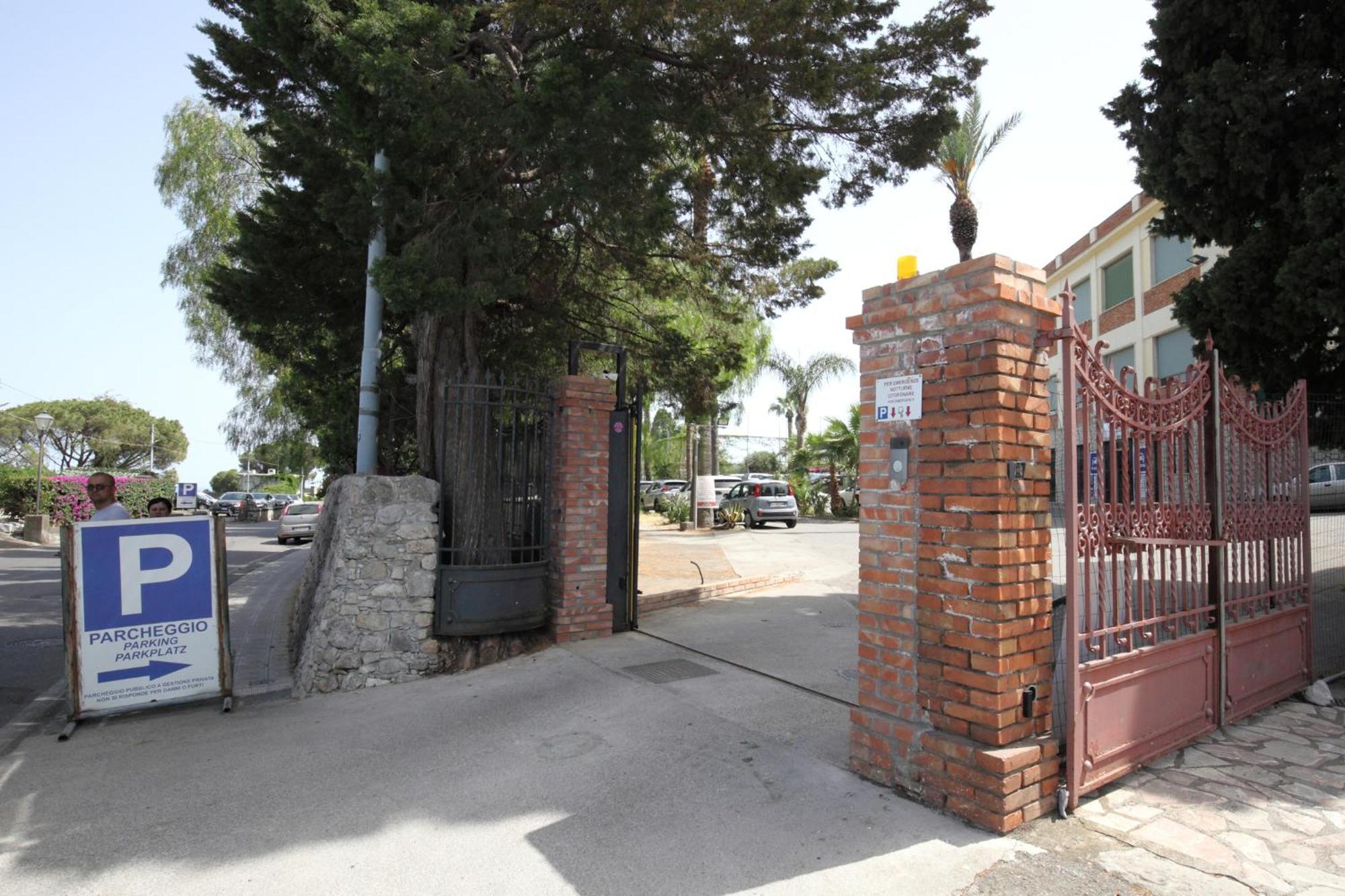 陶尔米纳Lady Hill住宿加早餐旅馆 外观 照片